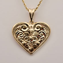 Load image into Gallery viewer, Gold engraved Flower Pendant