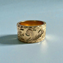 Load image into Gallery viewer, Old English &amp; Hibiscus 10mm Flat Ring in 14K Yellow Gold in size 5 3/8
