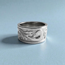 Load image into Gallery viewer, Raised Turtle with Old English 10mm Ring in 14K White Gold in size 6 1/4
