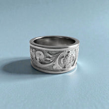 Load image into Gallery viewer, Raised Turtle with Old English 10mm Ring in 14K White Gold in size 6 1/4
