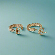 Load image into Gallery viewer, 3mm Old Scalloped Plumeria Hoop Earrings with Post in 14K Gold
