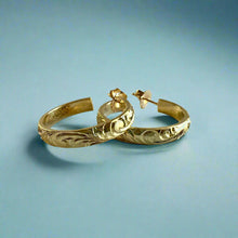 Load image into Gallery viewer, 4mm Old English Medium Hoop Earrings with Post in 14K Green Gold
