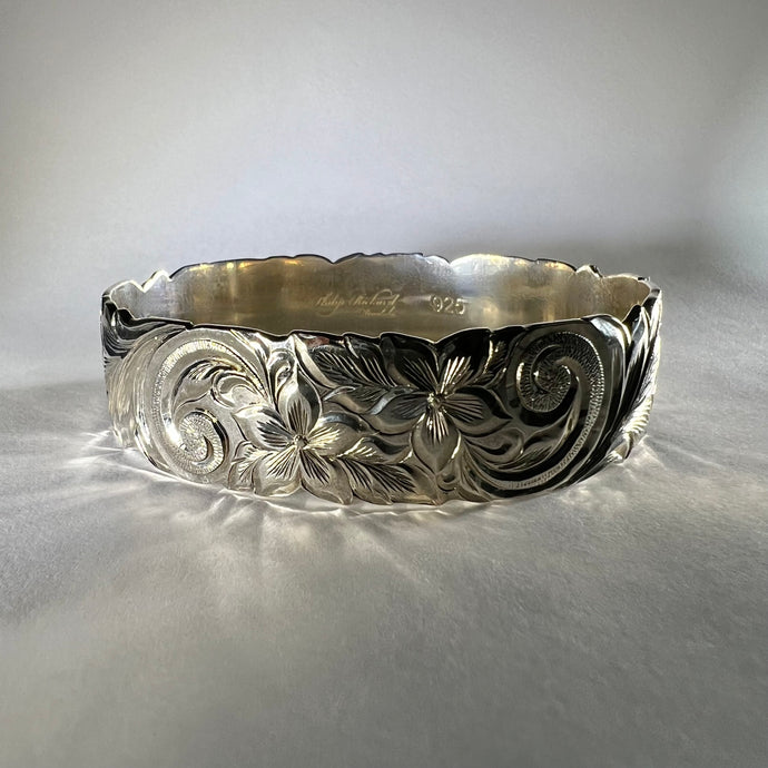 Hawaiian 18mm Old English Scalloped with Flowers & Leaves Sterling Silver Bracelet