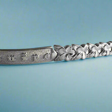 Load image into Gallery viewer, 8mm Raised &quot;Kuuipo&quot; Hawaiian Plumeria Link Bracelet in 14K White Gold
