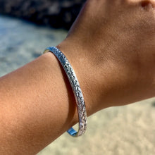 Load image into Gallery viewer, Shiny Maile &amp; Hibiscus 6mm Bangle Bracelet in 14K White Gold in size 8
