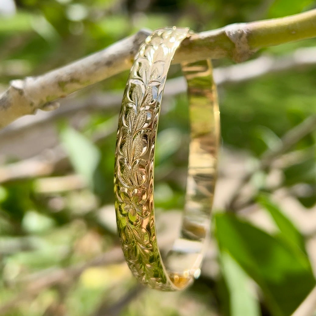 Maile 10mm Hawaiian Bangle in 14K Yellow Gold with Hinge & Clasp 