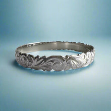 Load image into Gallery viewer, Scalloped 10mm Old English &amp; Plumerias Hawaiian Bangle Bracelet in 14K White Gold
