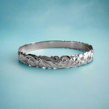 Load image into Gallery viewer, Scalloped 10mm Old English &amp; Plumerias Hawaiian Bangle Bracelet in 14K White Gold
