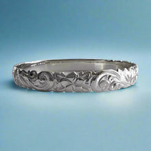 Load image into Gallery viewer, Scalloped 10mm Old English &amp; Plumerias Hawaiian Bangle Bracelet in 14K White Gold
