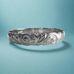 Scalloped 10mm Old English & Plumerias Hawaiian Bangle Bracelet in 14K White Gold