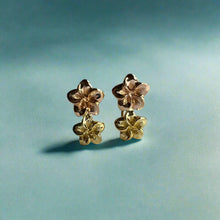 Load image into Gallery viewer, Hawaiian Plumeria screw back earrings in 18K Gold
