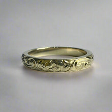 Load image into Gallery viewer, Hawaiian Old English &amp; Plumeria 3mm barrel ring
