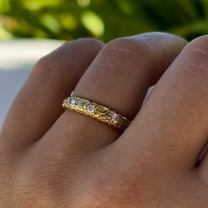 Scalloped 4mm Plumeria Ring with Diamonds