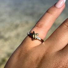 Load image into Gallery viewer, Two-Tone Honu (Turtle) Ring in 14K Gold
