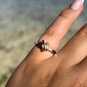 Two-Tone Honu (Turtle) Ring in 14K Gold