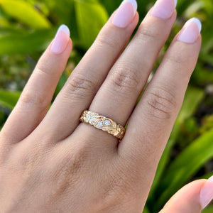 Nihoniho 6mm Ring with Flowers and Single Row Of Diamonds