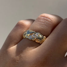 Load image into Gallery viewer, Nihoniho 8mm Ring with Flowers and Single Row Of Diamonds
