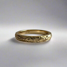 Load image into Gallery viewer, Old English &amp; Hibiscus 3mm Barrel Ring 
