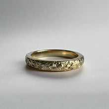 Load image into Gallery viewer, Hibiscus and Plumeria Engraved Hawaiian Ring in Yellow Gold
