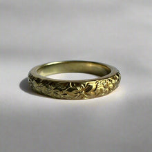 Load image into Gallery viewer, Hibiscus and Plumeria Engraved Hawaiian Ring
