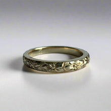 Load image into Gallery viewer, Hibiscus All Around 3mm Barrel Ring in 14K Yellow Gold
