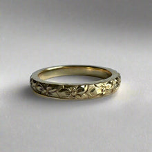 Load image into Gallery viewer, Hibiscus All Around 3mm Barrel Ring in 14K Yellow Gold
