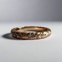 Load image into Gallery viewer, Hawaiian 3mm Scalloped Plumeria and Maile Pink Gold Ring 
