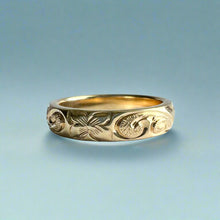 Load image into Gallery viewer, Old English &amp; Hibiscus 4mm &quot;Kuuipo&quot; Ring  in 14K Yellow Gold
