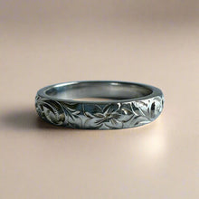 Load image into Gallery viewer, Hawaiian 4mm Barrel Mauloa Ring with Old English &amp; Hibiscus in 14K White Gold
