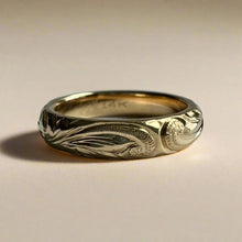 Load image into Gallery viewer, Old English All Around 4mm Barrel Ring in 14K Gold
