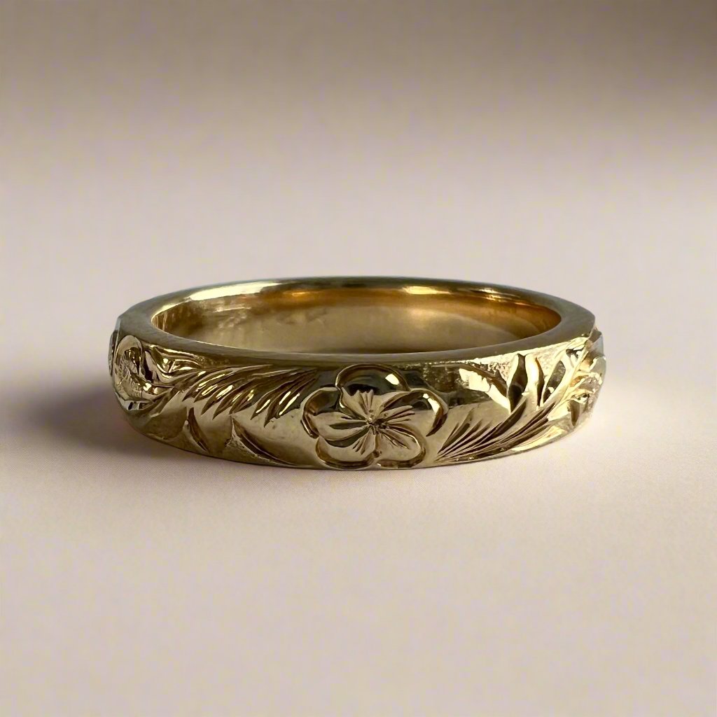 Hawaiian Old English & Plumeria 4mm Barrel Ring