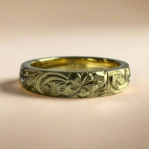 Hawaiian Old English & Plumeria 4mm Barrel Ring