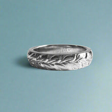 Load image into Gallery viewer, Maile &amp; Hibiscus 4mm Ring in 14K, 18K or Platinum
