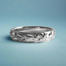 Load image into Gallery viewer, Shiny Maile with Flower 4mm Ring in 18K White Gold
