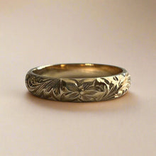 Load image into Gallery viewer, Hawaiian Makana Ring with Hibiscus and Old English Engraving
