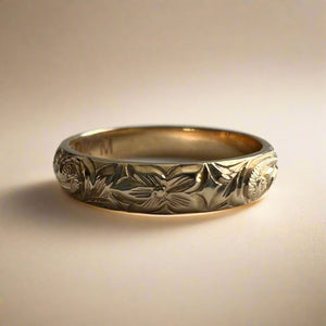 Hawaiian Makana Ring with Hibiscus and Old English Engraving