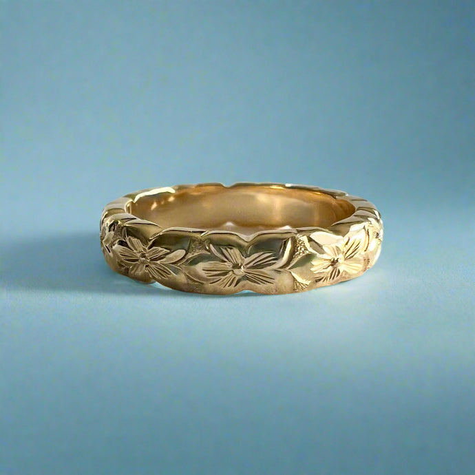 Scalloped Hibiscus All Around 4mm Hawaiian Ring in 14 Yellow Gold