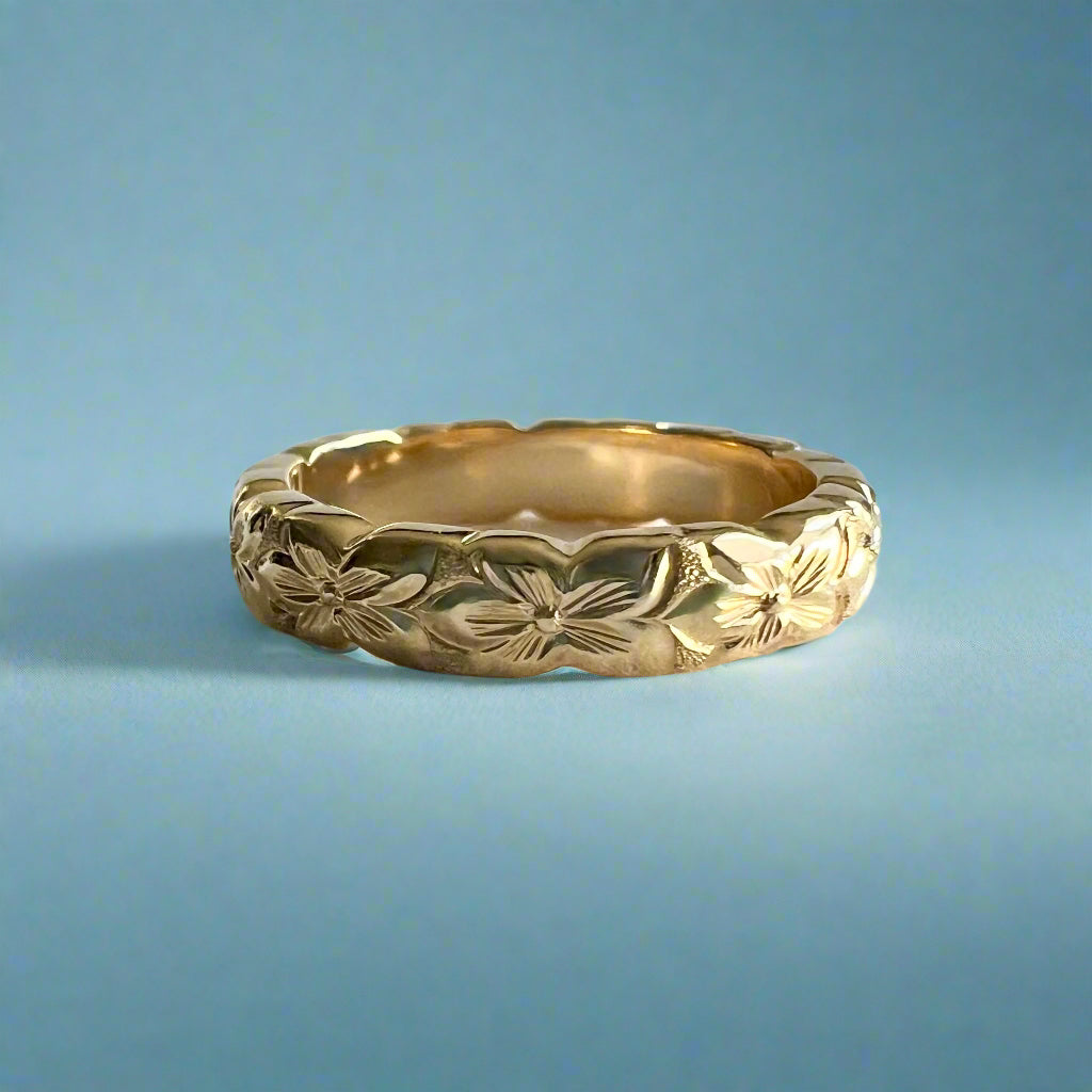 Scalloped Hibiscus All Around 4mm Hawaiian Ring in 14 Yellow Gold