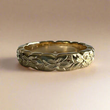 Load image into Gallery viewer, Scalloped Hibiscus All Around 4mm Ring in 14 Yellow Gold
