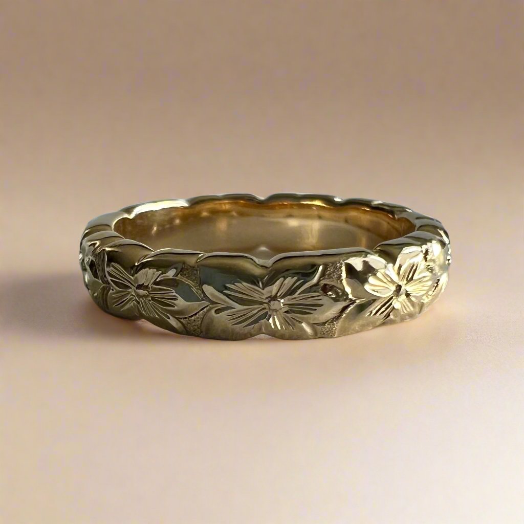 Scalloped Hibiscus All Around 4mm Ring in 14 Yellow Gold