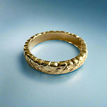 Load image into Gallery viewer, Scalloped Plumeria w/ Leaves All Around 4mm Ring in 14 Yellow Gold
