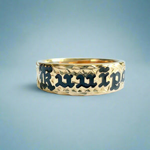 Old English & Hibiscus 6mm "Kuuipo" Flat Ring in 14K Yellow Gold in size 7 1/4