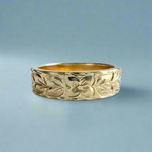 Load image into Gallery viewer, Maile &amp; Hibiscus 6mm &quot;Kuuipo&quot; Flat Ring in 14K Yellow Gold in size 9 5/8
