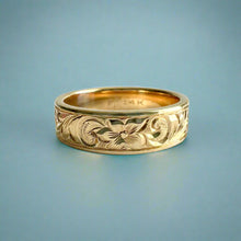 Load image into Gallery viewer, Old English &amp; Hibiscus 6mm Flat Hawaiian Ring in 14K Yellow Gold
