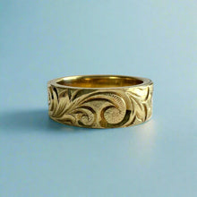 Load image into Gallery viewer, Old English, Hibiscus &amp; Plumeria 6mm Flat Hawaiian Ring in 14K Green Gold
