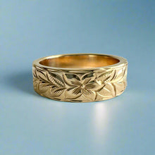 Load image into Gallery viewer, Maile &amp; Hibiscus 6mm Flat Ring in 14K Yellow Gold in size 7

