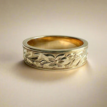 Load image into Gallery viewer, Shiny Maile &amp; Hibiscus Hawaiian Flat 6mm Ring in 14K Yellow Gold size 9
