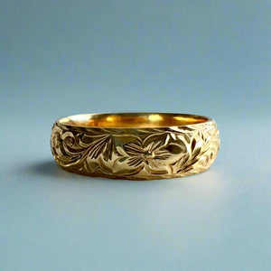 Makana 6mm Ring with Old English & Hibiscus in 14K Yellow Gold in size 11