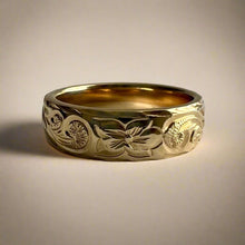 Load image into Gallery viewer, Old English with flowers 6mm gold ring
