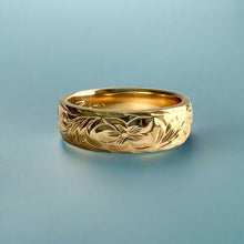 Load image into Gallery viewer, Ring size 7 3/8. Old English with 2x Hibiscus. Rope border.
